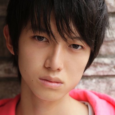 本郷奏多 Pad コントローラー ゲーミングチェア 本郷奏多 Youtuber 私物まとめ ゲームデバイス特定